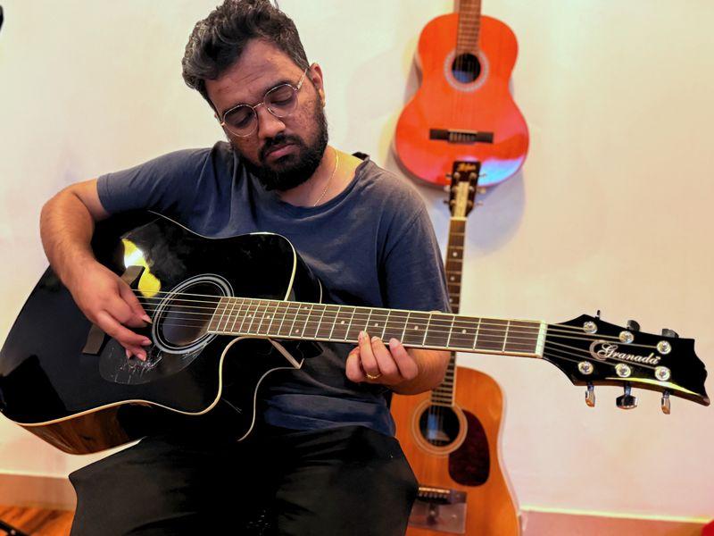 Guitar & Ukulele
